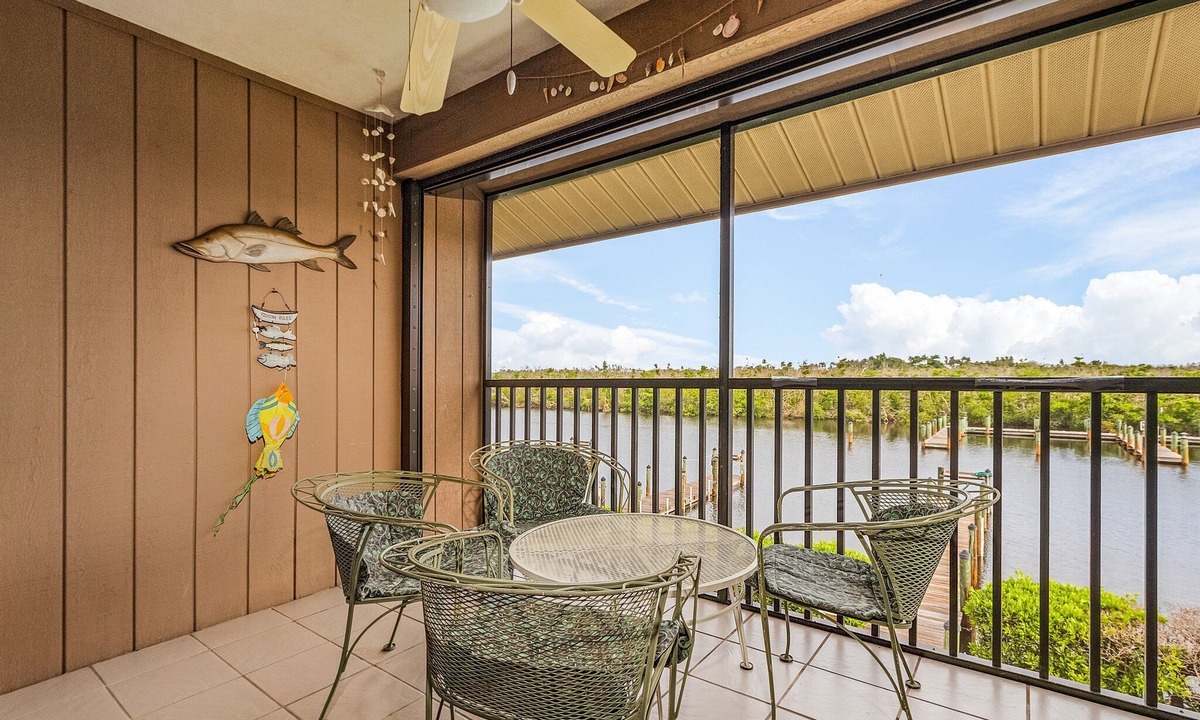 Bokeelia Condo | Captain`s Harbor Condo 2/2 on the water!