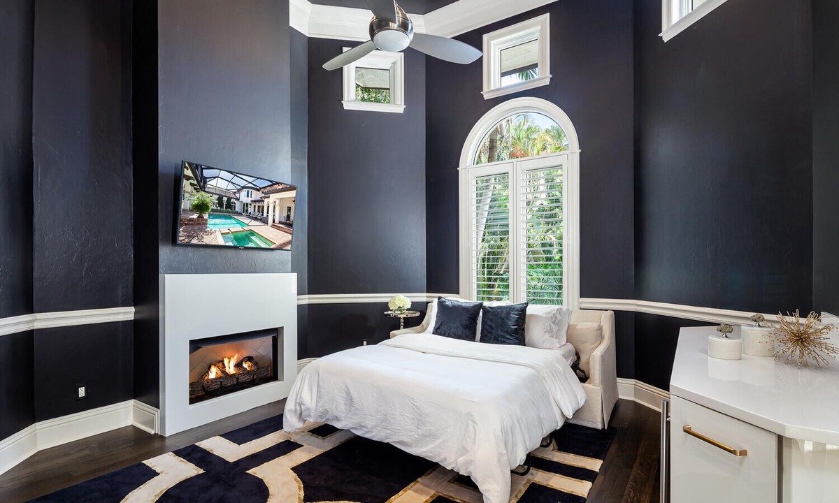 Moorings House | Mediterranean Villa in the heart of Naples! Location & Luxury!