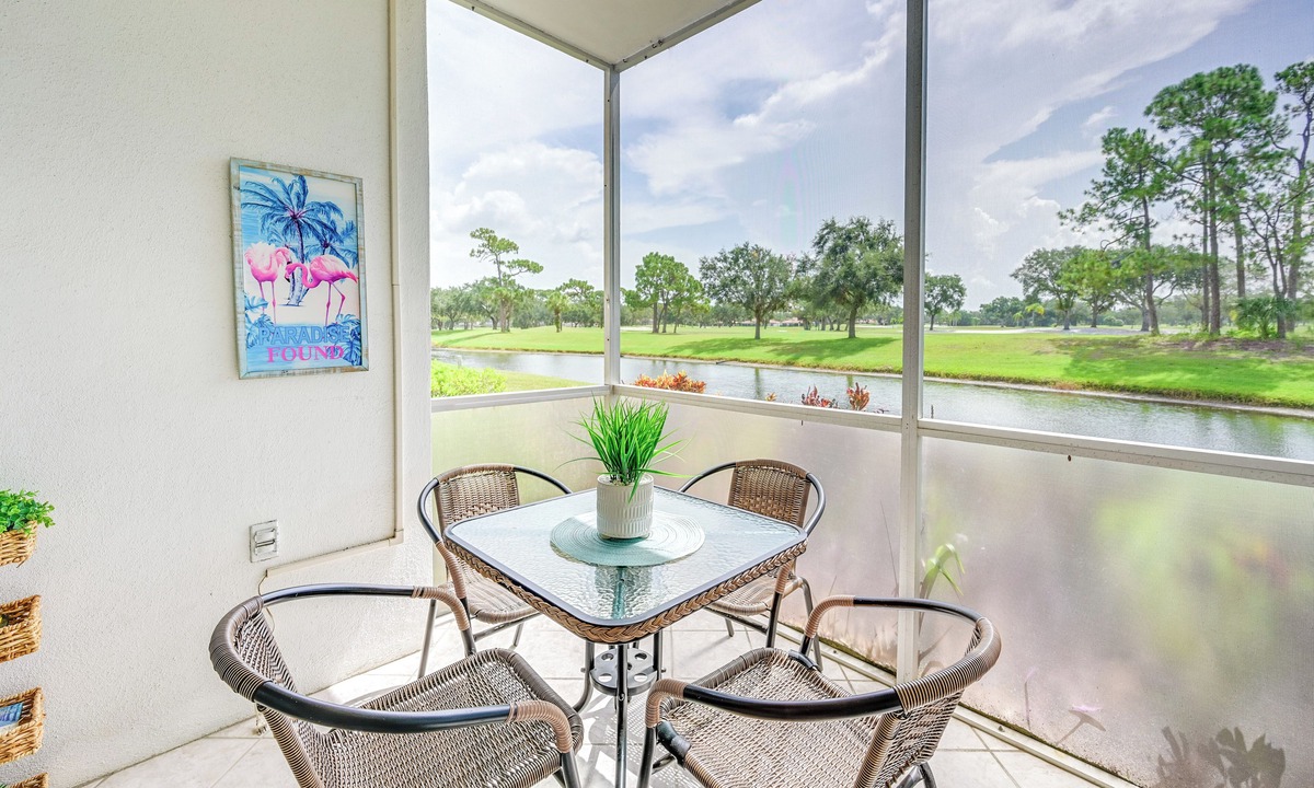 Braden River Condo | Sunny Sarasota Oasis w/Private Screened Lanai