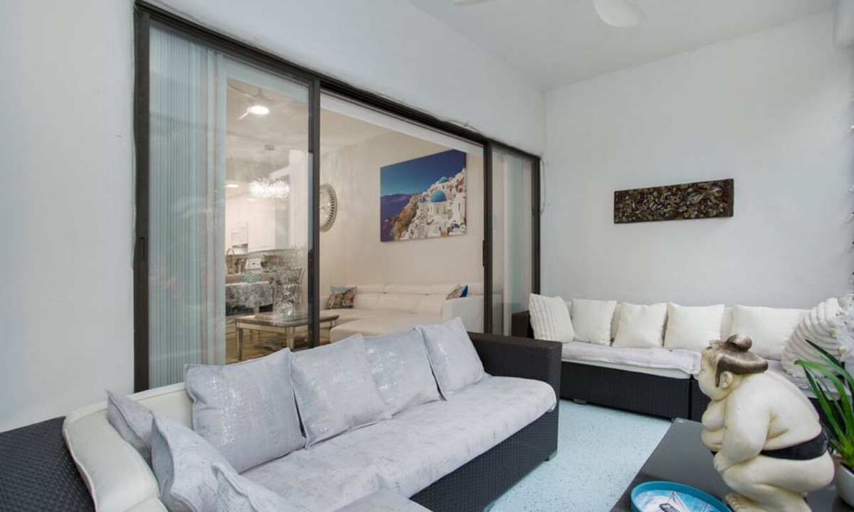 Central Naples Condo | Beach 4ml/World Tennis Club/Pickleball/Heated Pools/Hot Tub/Sauna/1st Flr