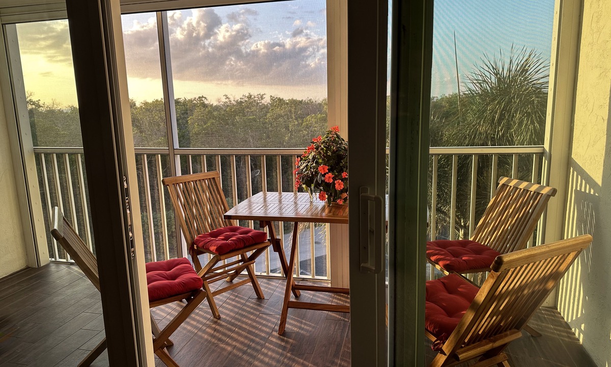 Vanderbilt Beach Apartment | Pied-`a-Terre Steps To Beach Mangrove/Gulf View Just Renovated