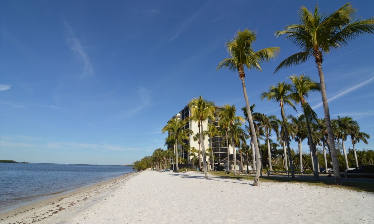 Punta Rassa Condo | Sanibel Harbour Resort Harbour Tower 1011: Private beach retreat with gulf coast sunset views