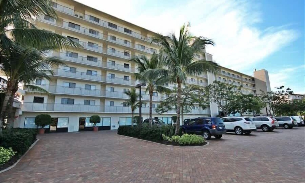 South Island Condo | Carlos Pointe #531 Cozy Beachfront Condo