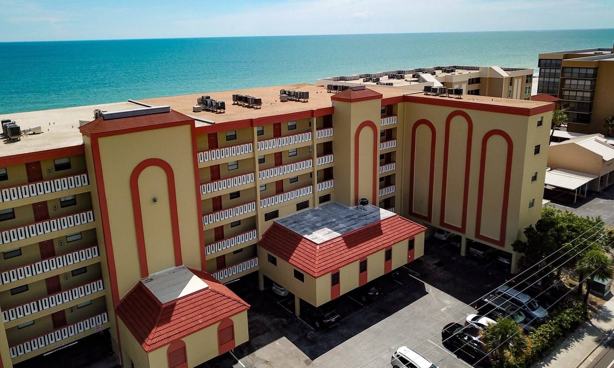 Madeira Beach Condo | Fantastic Beachfront Resort. Roomy and Comfortable. Take a Stroll along Beach or Lounge at the Pool.