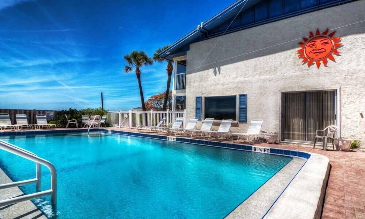 Ilexhurst Condo | Island Beach Club 21 - Anna Maria Island - Condo 2 Bedroom/2 Bath gulf front , maximum occupancy of 4 people.