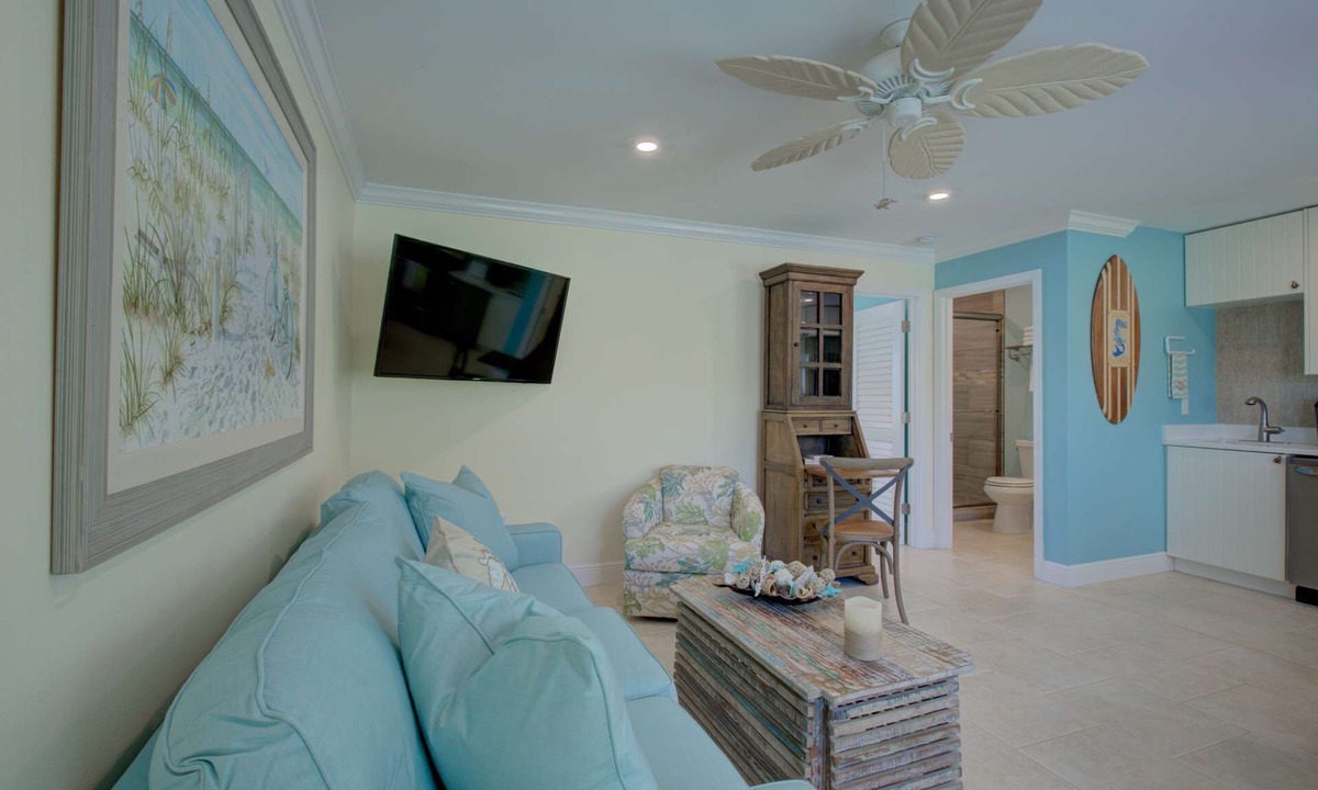 Siesta Key Village Condo | Heart of Siesta Key Village, Walk to Beach, Heated Pool, Comes with Beach Gear!