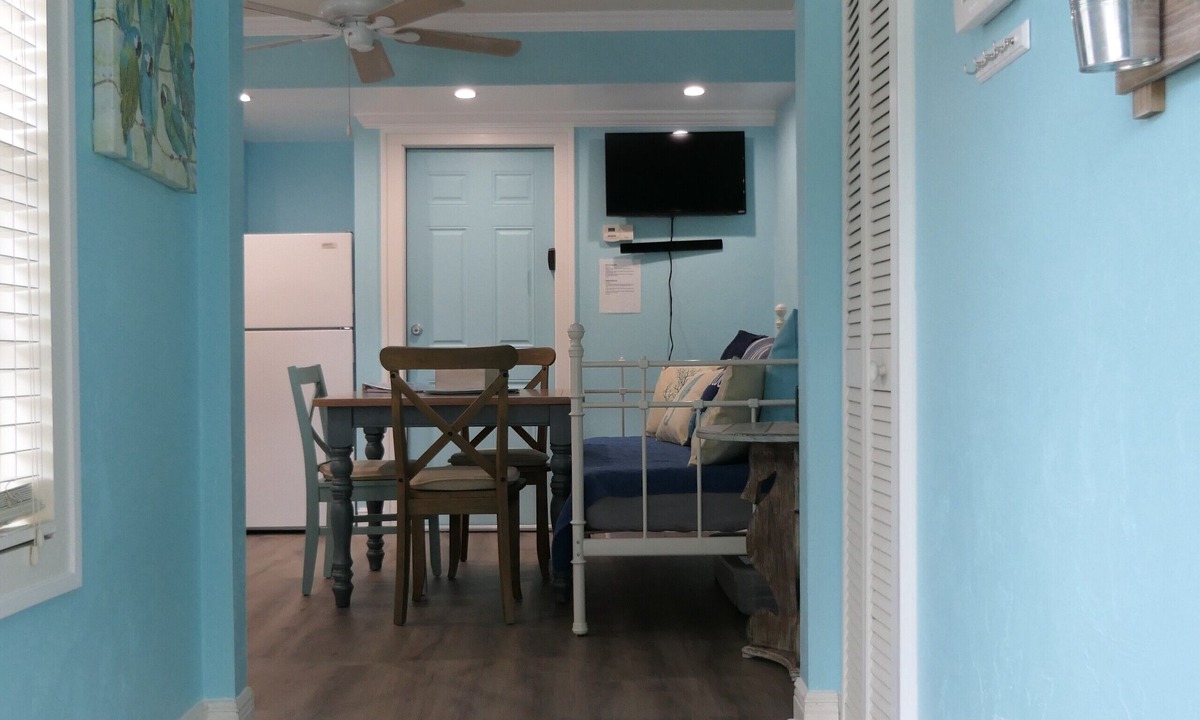 Altamont Manor Apartment | Sun, beach, and great savings: huge discounts on holiday destinations!