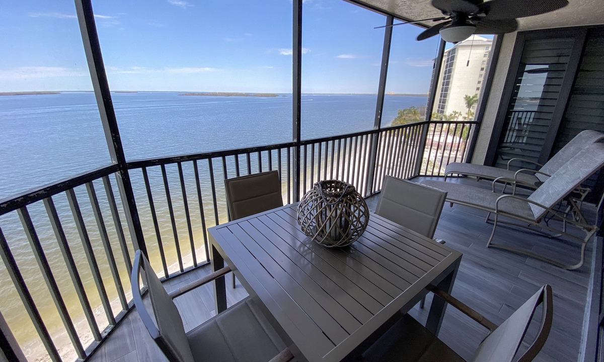 Punta Rassa Condo | Sanibel Harbour Resort Bay View Tower 534: Beautifully appointed, newly renovated condo