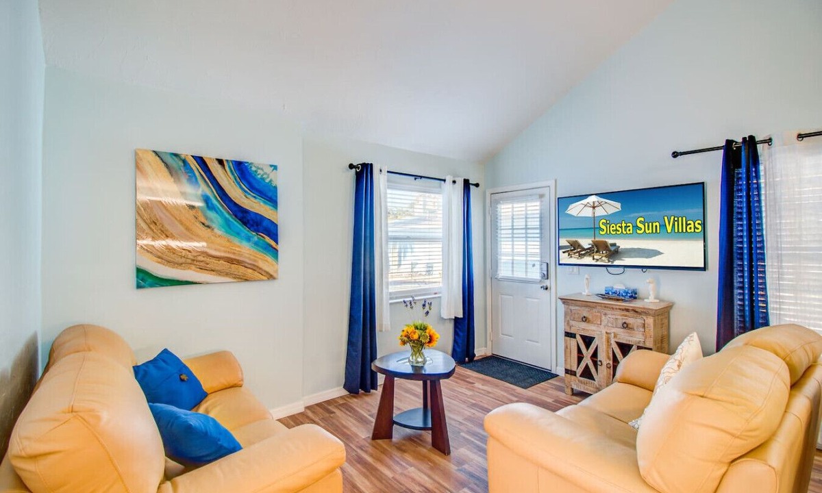 Siesta Key Hotel | Near beach. Daily rentals. Villa 1, Pool. King bed