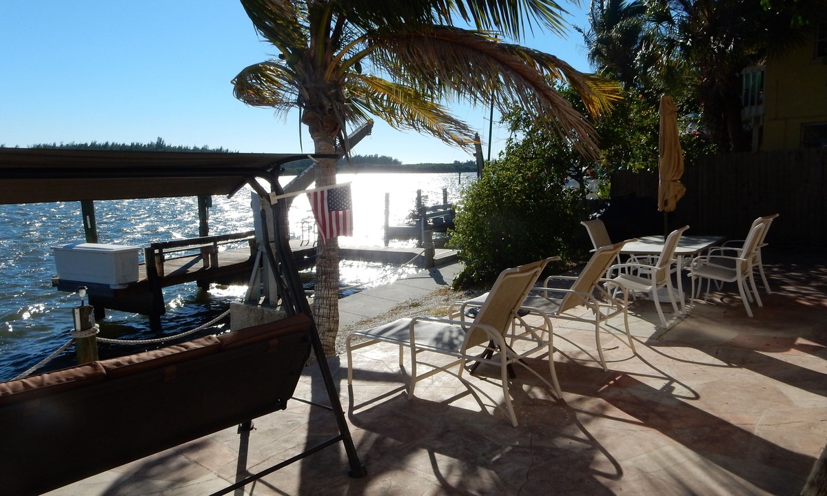 Siesta Key Apartment | Peaceful Setting, on the water of Little Sarasota Bay