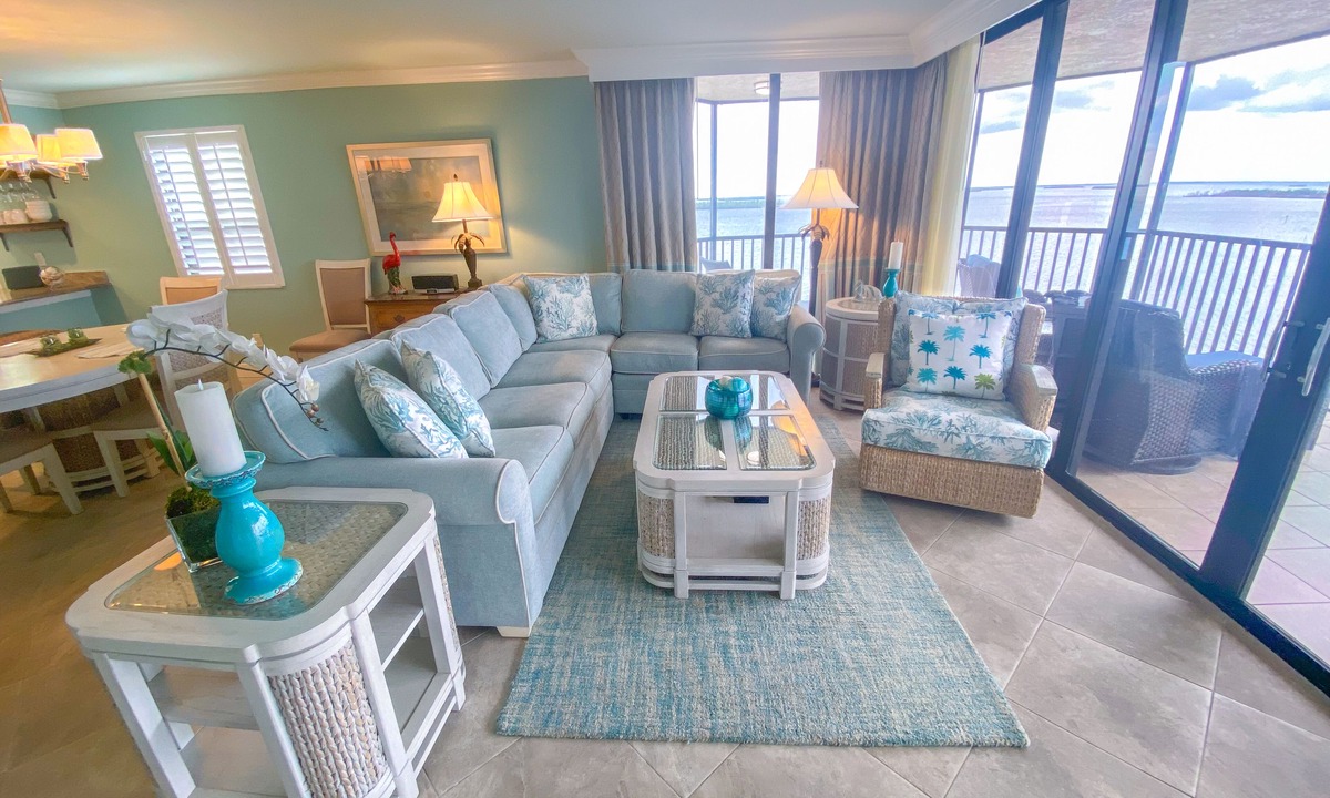 Punta Rassa Condo | Sanibel Harbour Resort Harbour Tower 717: Relaxation awaits you!