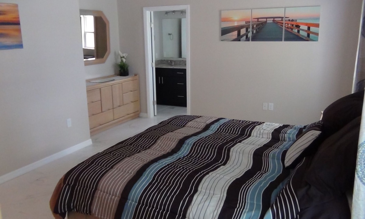 Oldsmar House | Spectacular Like New House, Close to Safety Harbor, Dunedin, Beaches & Shopping!