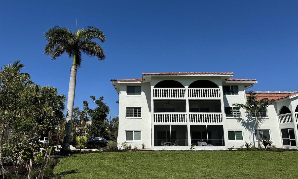 Sanibel Condo | End unit with extra windows. Steps to the beach, private beach access!