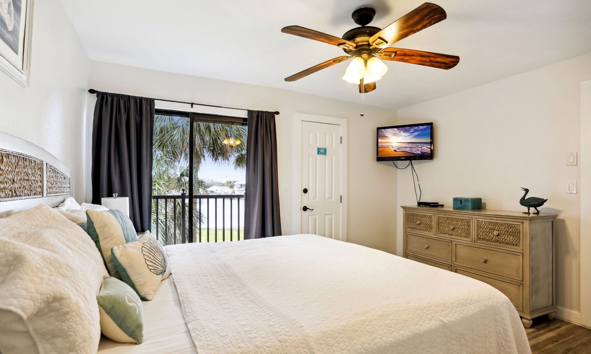 Sunset Beach Condo | Bay Views, Walk to Beach, Resort Amenities - Land's End 1-208