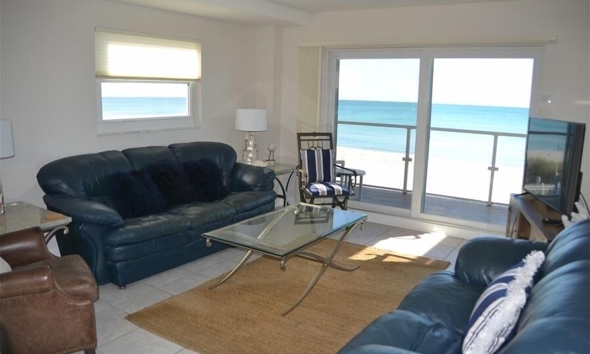 Longboat Key Condo | Beachcomber unit 202