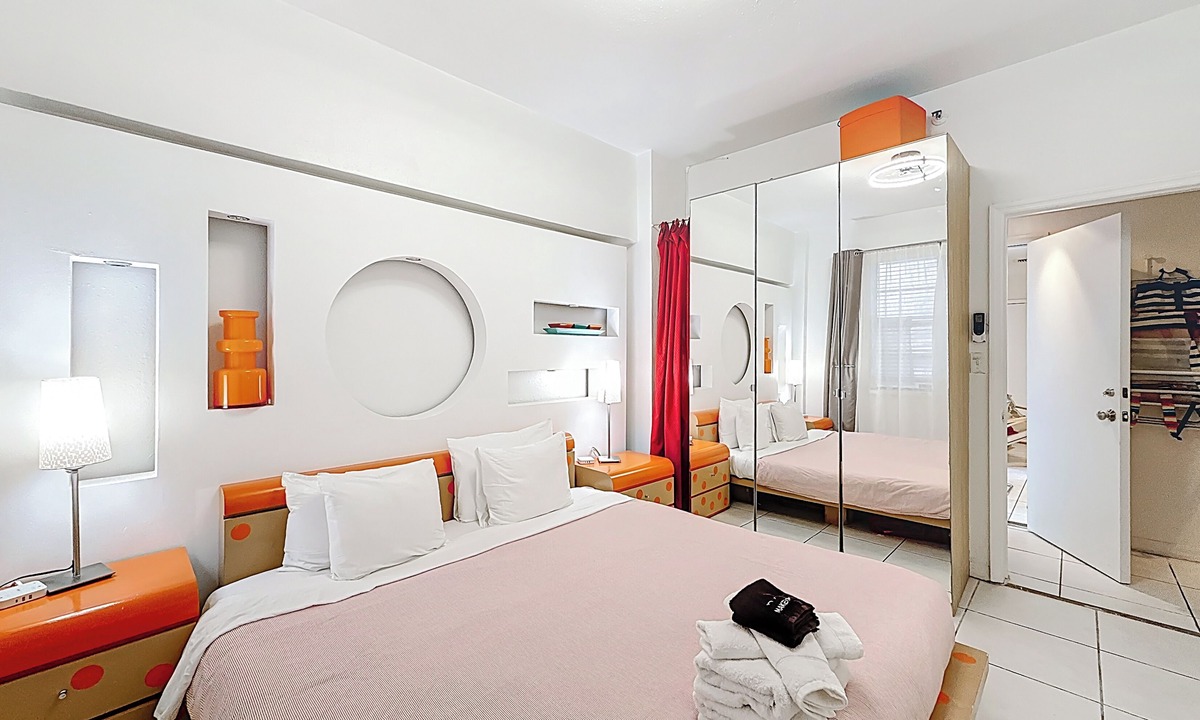 Mid Beach Condo | Spacious beach gem: Perfect for groups and couples