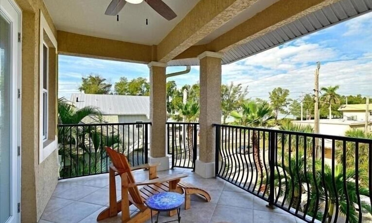 Bradenton Beach Villa | Starfish West- Beautiful Villa private pool and a few steps to the beach