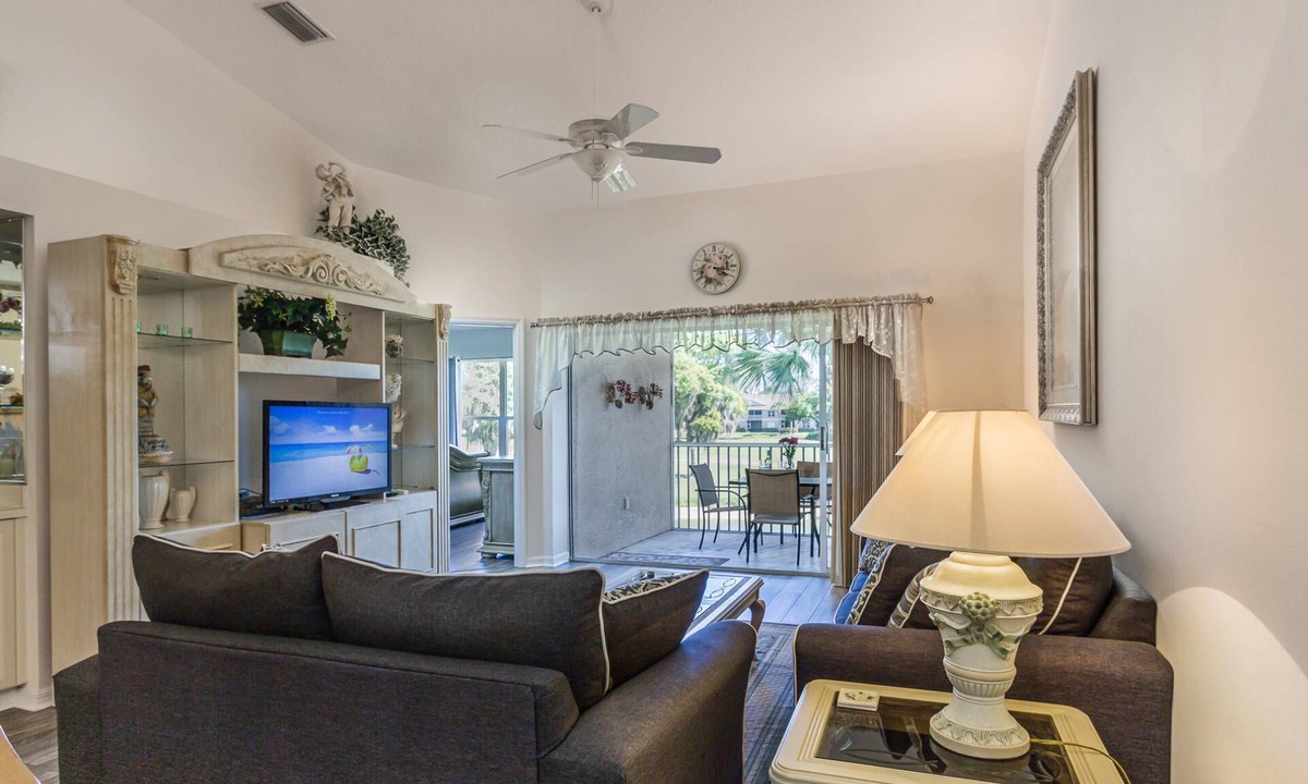 Sarasota Condo | Heritage Oaks Retreat: Country Club Living! Championship Golf, 5 Pools, Clubhouse, & Restaurant