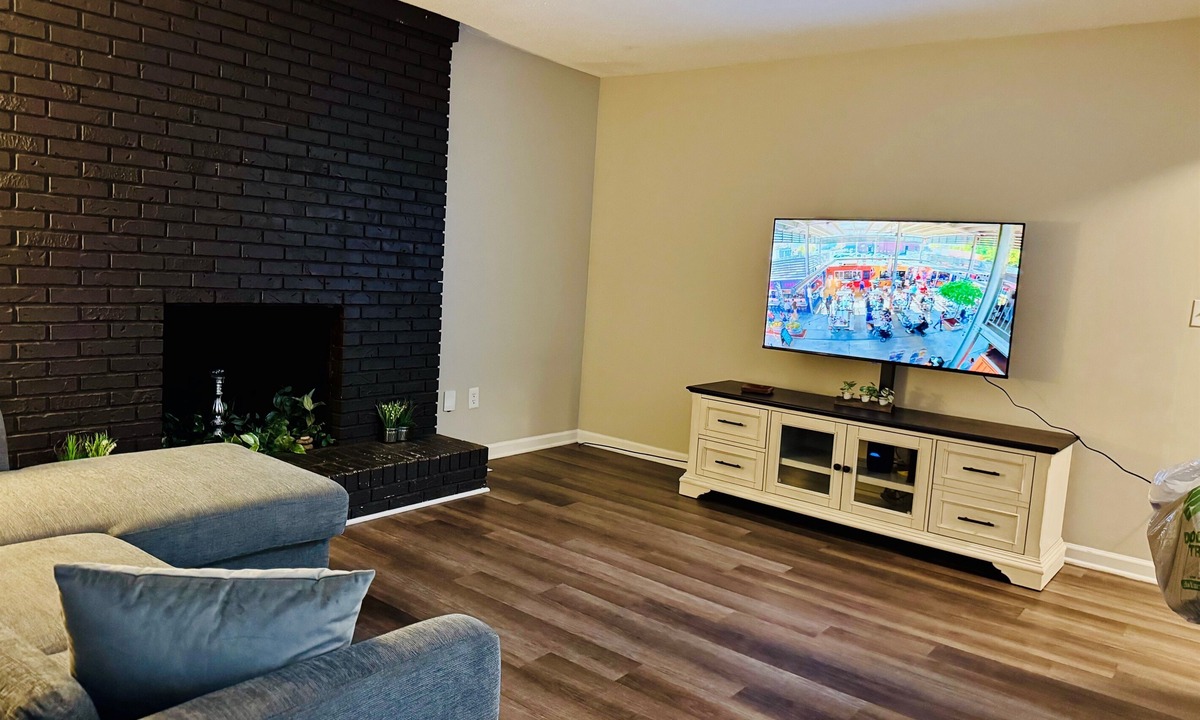 Greenville House | Midterm 3BR/2BA Rental near Pelham Rd Greenville SC