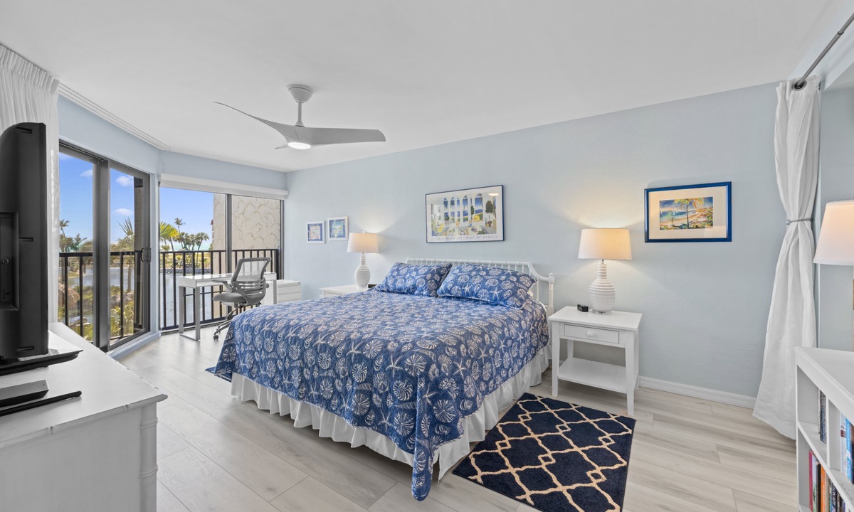 Sanibel Condo | Lagoon & Gulf Views, Steps to the Beach, Beautifully Updated Condo