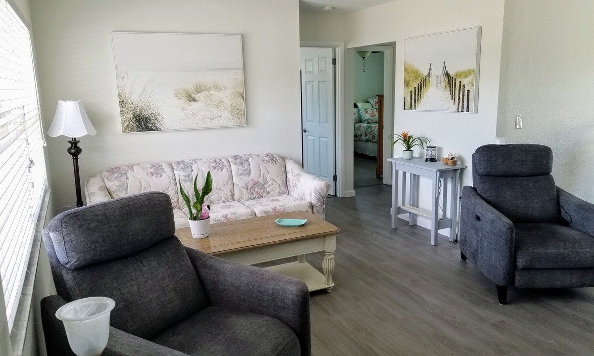 Venice Gardens House | 2-bedroom home in amazing Venice-sleep 6