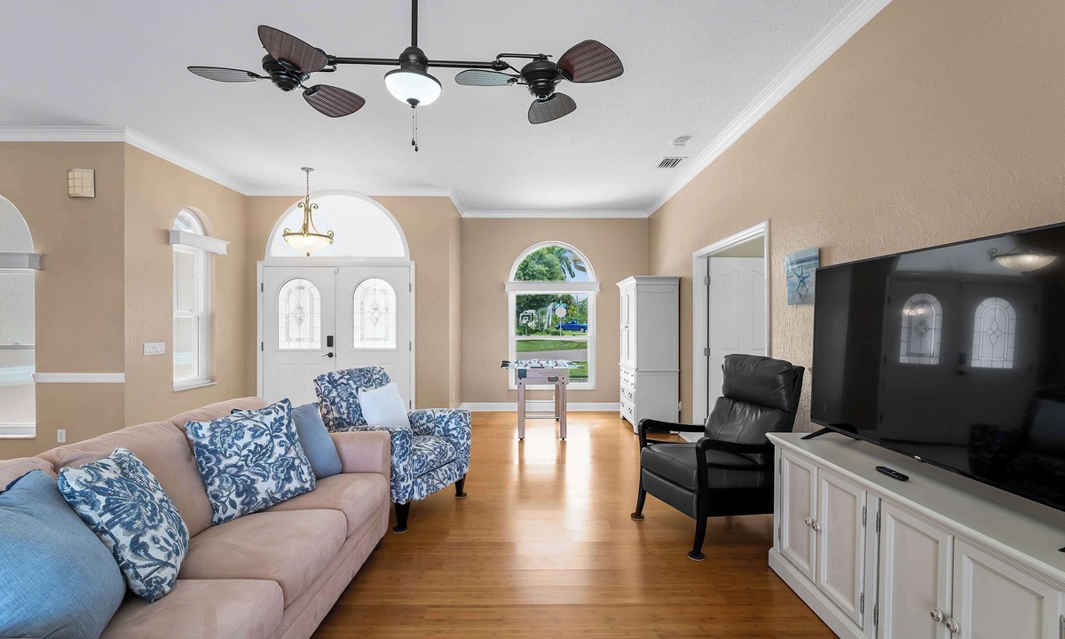Port Charlotte House | Family Lake Front Getaway, Heated Pool Dock/Kayak