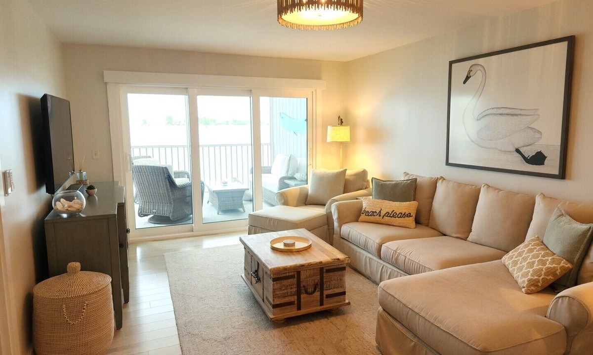 Gasparilla Island Condo | Boca Grande North - 75: A cozy 2BR retreat with water views in Boca Grande, FL.