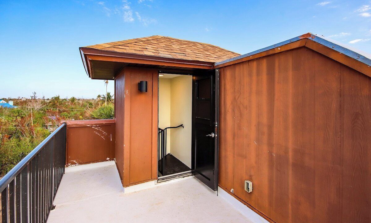 Sanibel Condo | Pet friendy 3-BR retreat with gulf views & crows nest balcony - Signal Inn 18