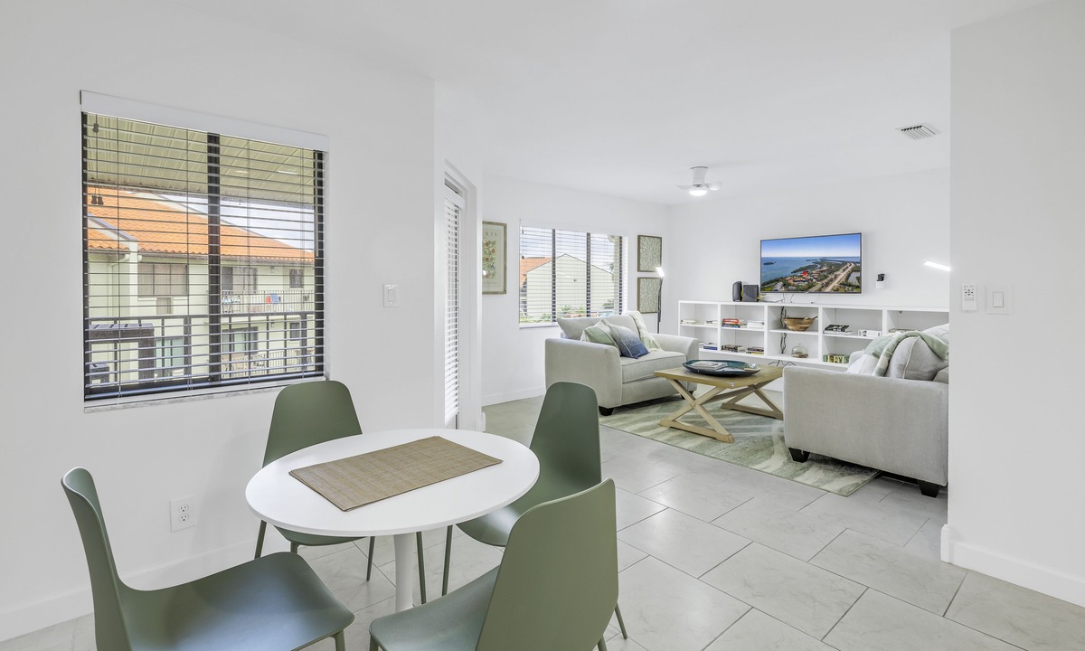 Tierra Verde Condo | Stunning Five Star Remodel On Bay near Beach - DIscount for long-term!