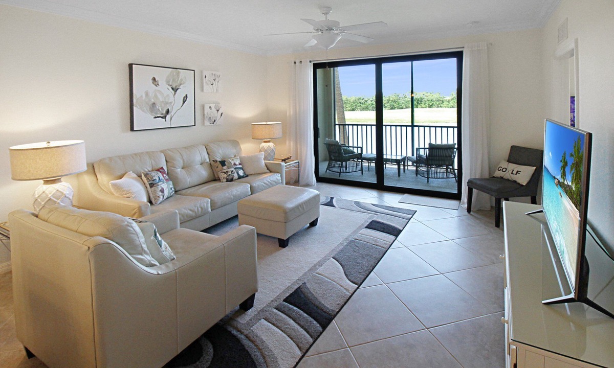 Lakewood Ranch Condo | Waterfront Lakewood National condo overlooking the 11th green - Golfers Grove