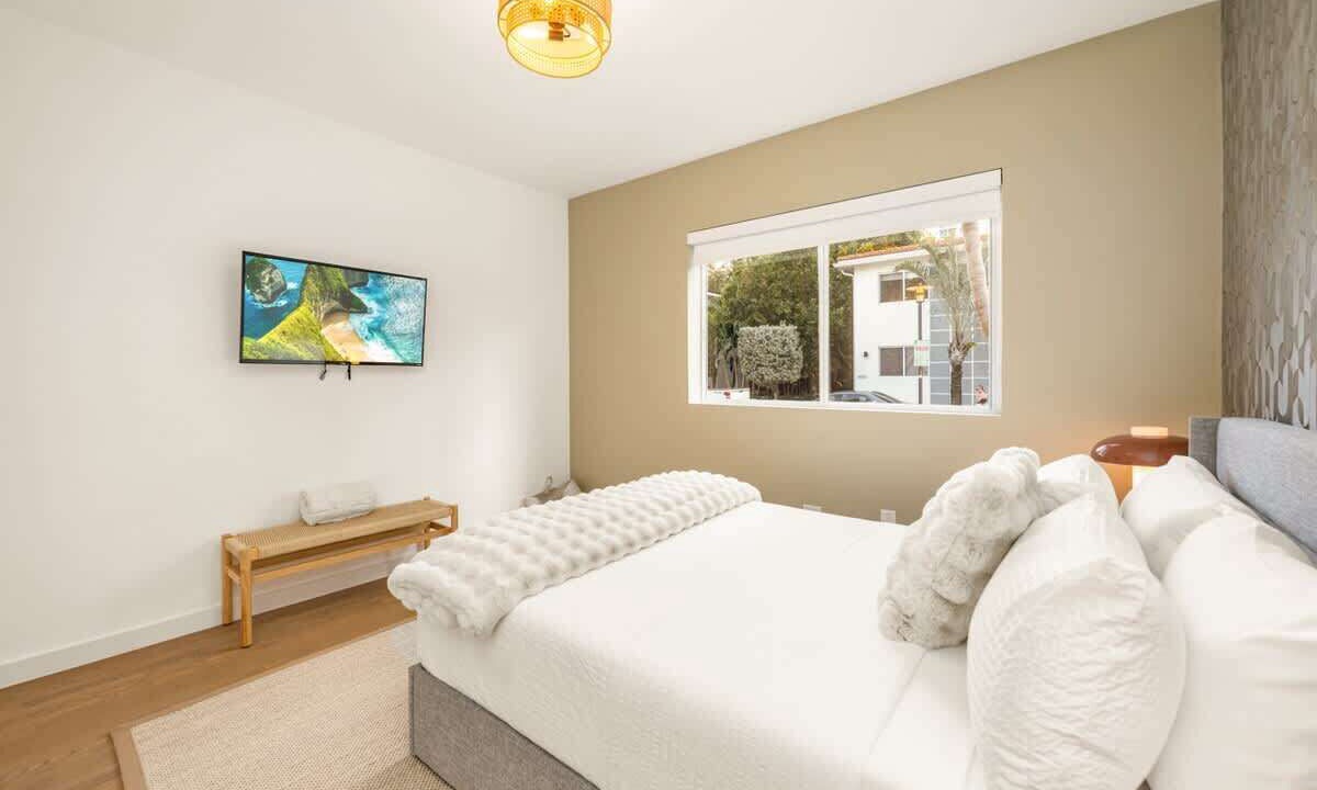 West Avenue Apartment | Lux Designer Apt 2BR/2BA by Lincoln Road MIA Beach