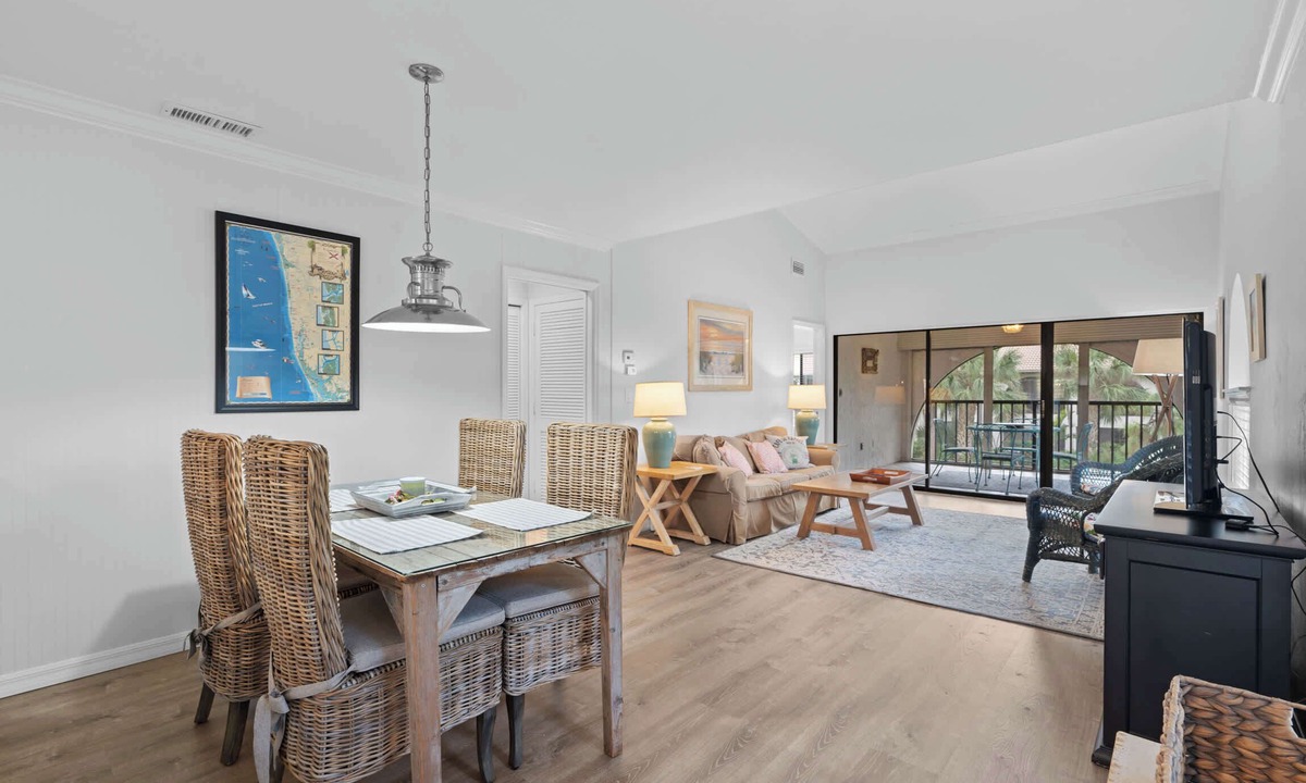 Central Naples Condo | Hidden Gem - Refurbished Central Naples Location