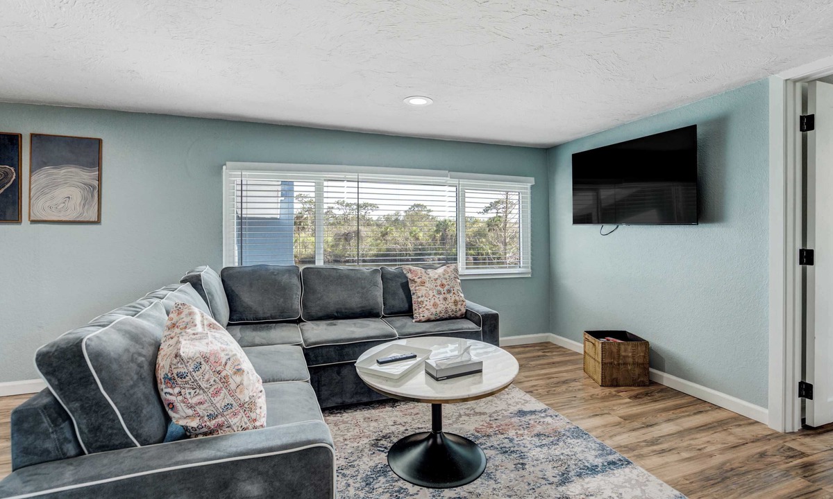 Braden River Apartment | Riverside Breeze! Tropical Retreat w Tiki Hut
