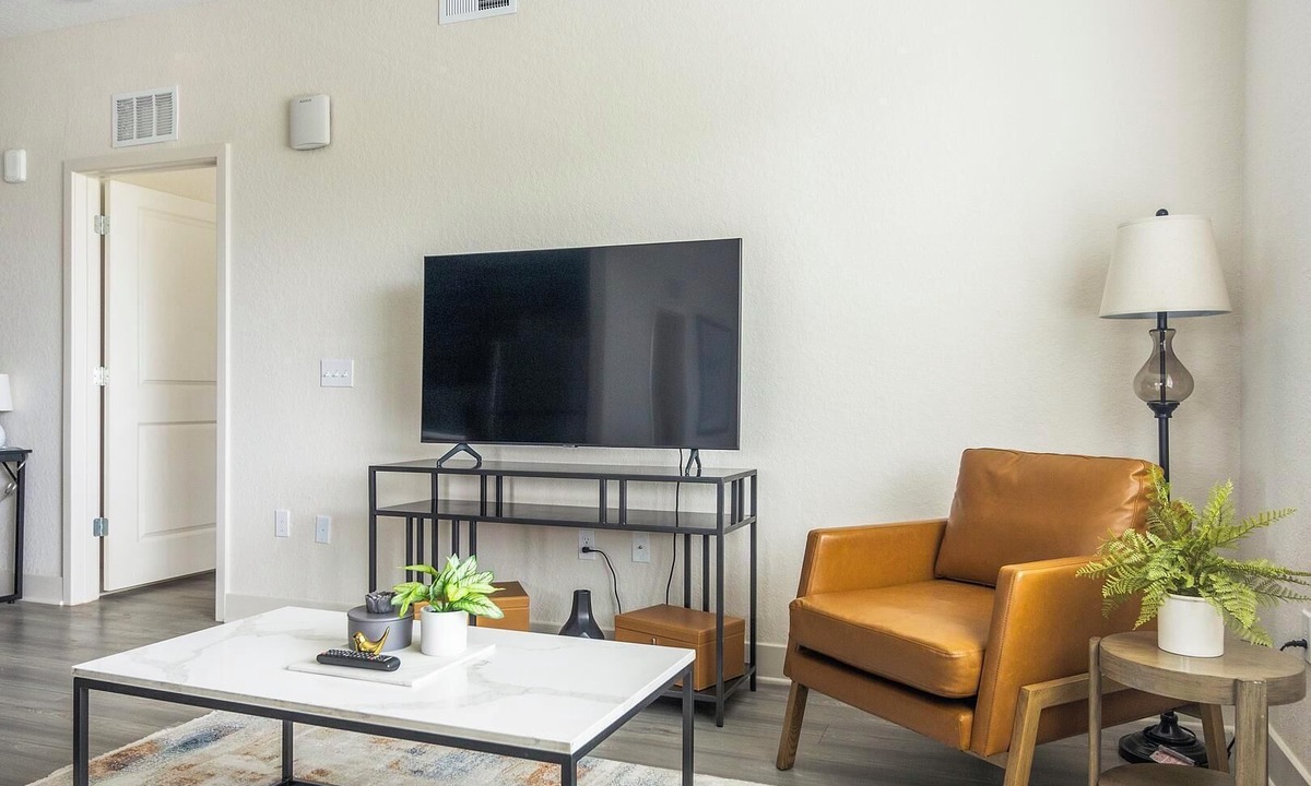 Palmetto Apartment | Landing | Stylish 2BD, Pool, Clubhouse