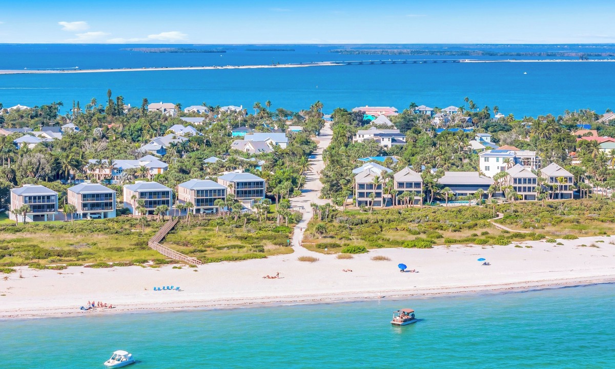 Sanibel Apartment | Seahorse Suites #3. Island Living at it's Best!