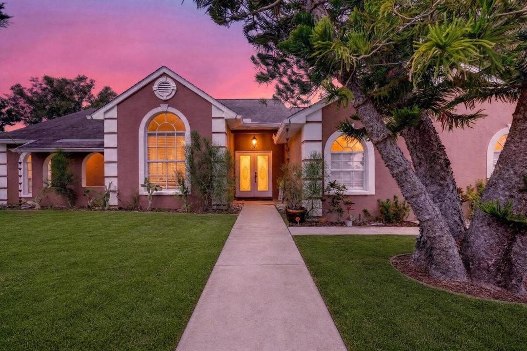 Plantation House | 417 Lake of the Woods Drive