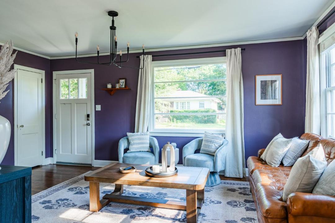 Wade Hampton House | 8 Minutes to Downtown Greenville, King Bed, Pet Friendly, Fenced Yard