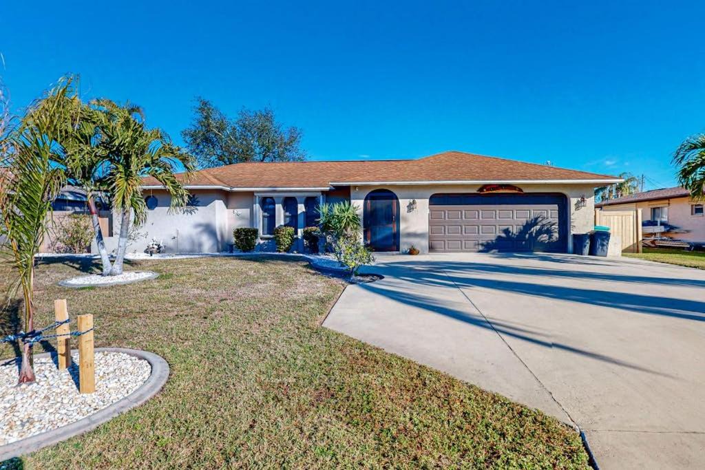 Fort Myers House | Cape Escape