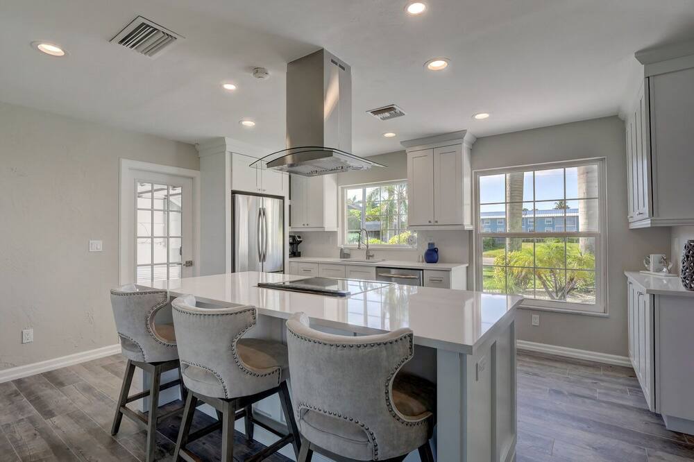 Photo of Kitchen in Royal Harbor