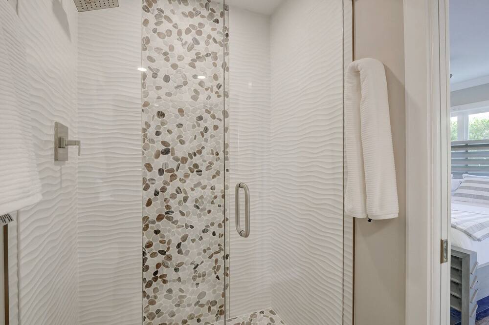 Photo of Bathroom in Royal Harbor