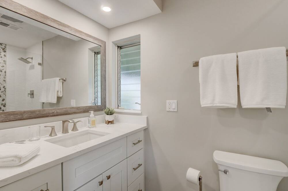 Photo of Bathroom in Royal Harbor