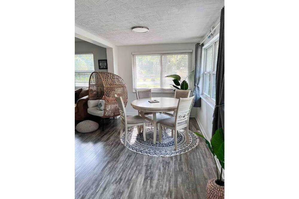 Photo of Bedroom in Bayou Oaks