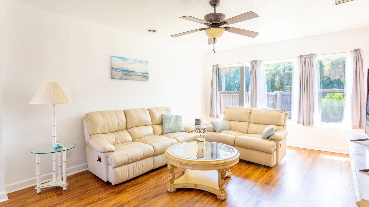 Photo of Livingroom in Bay Isle