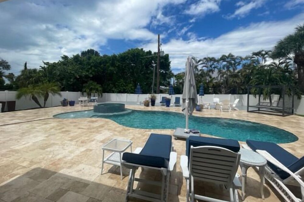 Photo of Outdoor in Vanderbilt Beach