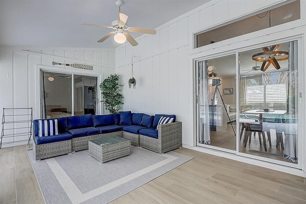 Photo of Livingroom in Englewood East