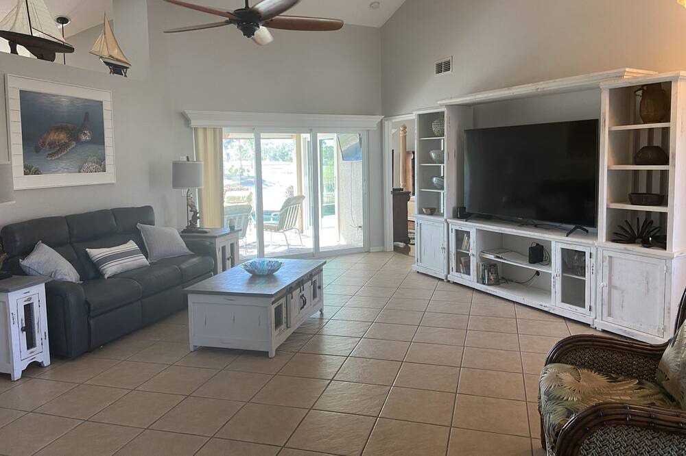 Photo of Livingroom in Burnt Store Marina