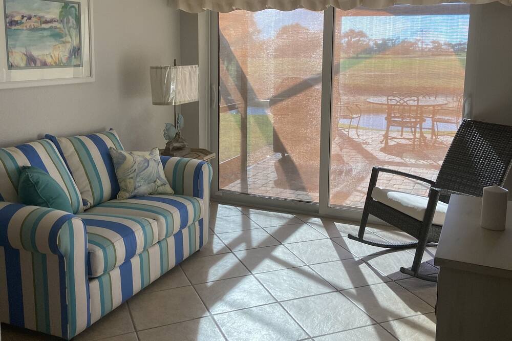 Photo of Livingroom in Burnt Store Marina