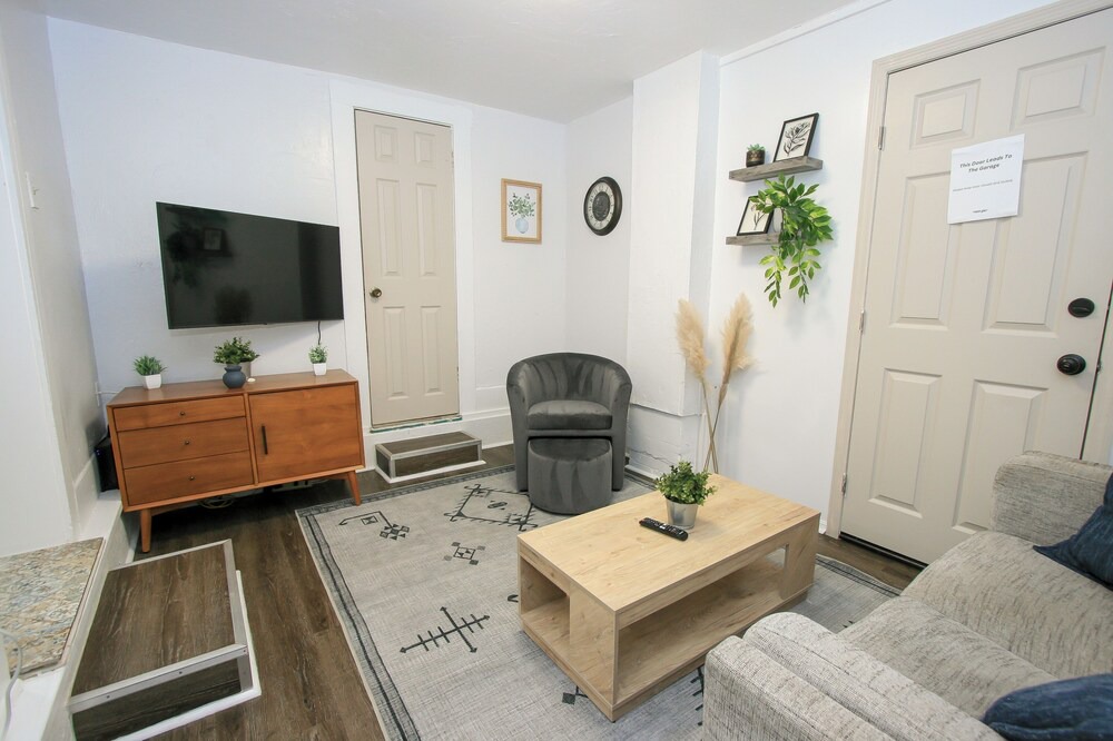 Photo of Livingroom in Historic Uptown