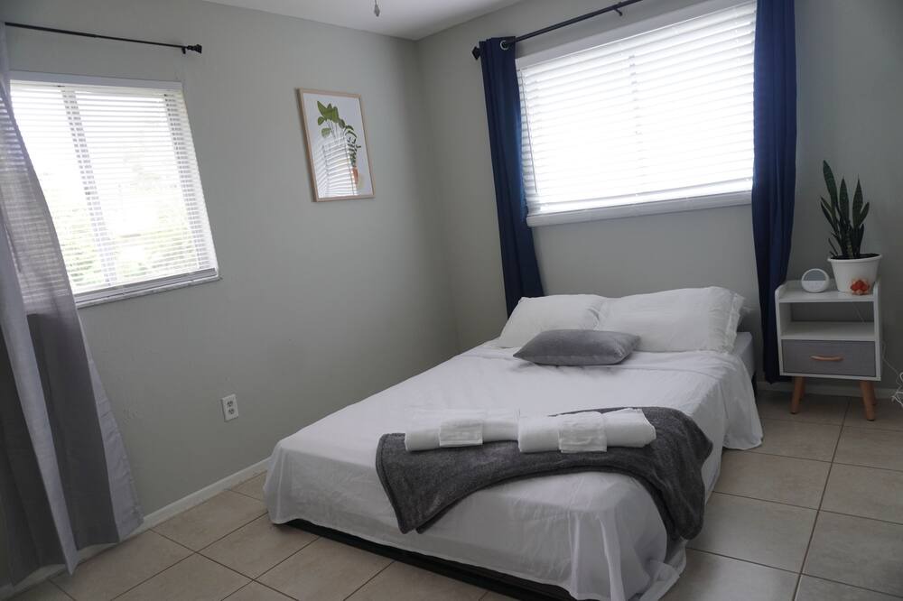 Photo of Bedroom in Fort Myers Shores