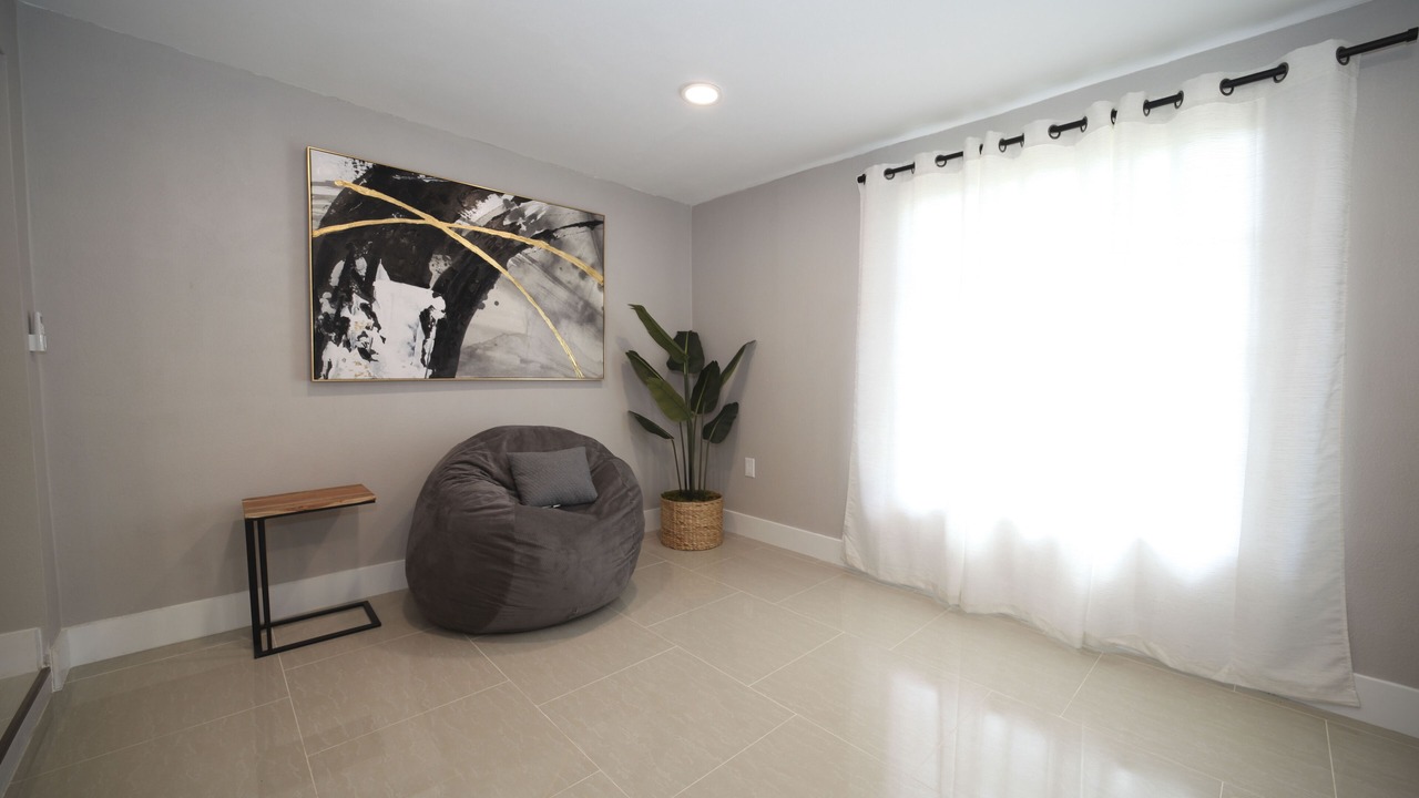 Photo of Livingroom in Englewood